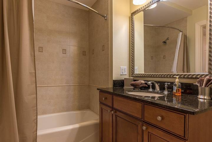 Vacation apartment for 8 people, with pool and hot tub as well as balcony - 1