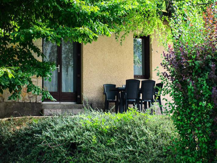 Gîte pour 4 personnes, avec terrasse et piscine à Chanac