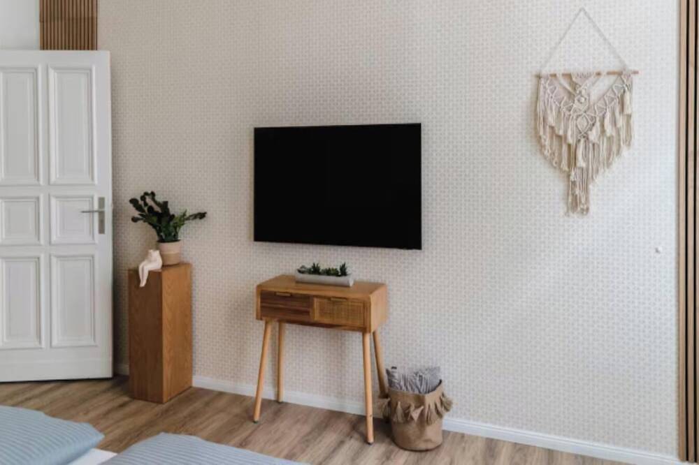 Entire apartment, Luxurious Stay in Central Berlin – Perfect for Groups & Families in Mitte Berlin, Berlin