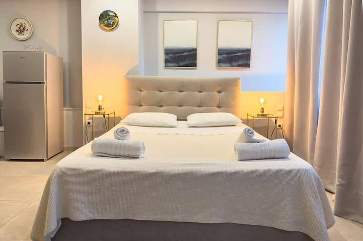 Entire apartment, Glamorous & Spacious Renovated Apartment, Syntagma in Central Section of Athens, Athens