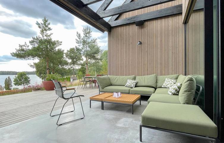 Ferienhaus für 7 Personen, mit Terrasse und Sauna sowie Seeblick