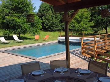 Location de vacances pour 12 personnes, avec piscine et jardin à Teyssode