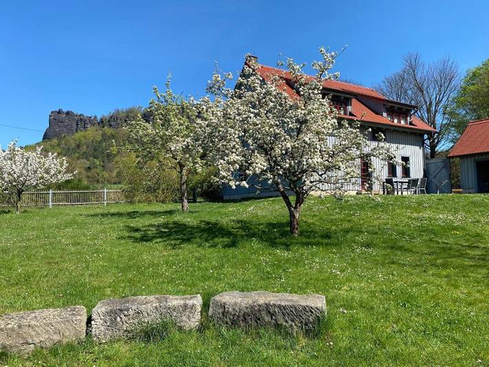 Ferienwohnung für 4 Personen, mit Terrasse und Garten sowie Ausblick