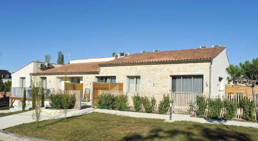 Gîte pour 2 personnes, avec vue et jardin, animaux acceptés à Jonzac - 2