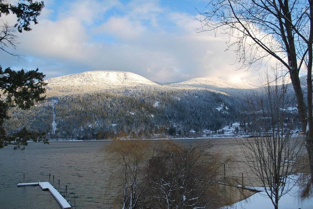 Schöne Lakefront Suite Minuten von der Stadt entfernt! in Whitewater Ski Resort