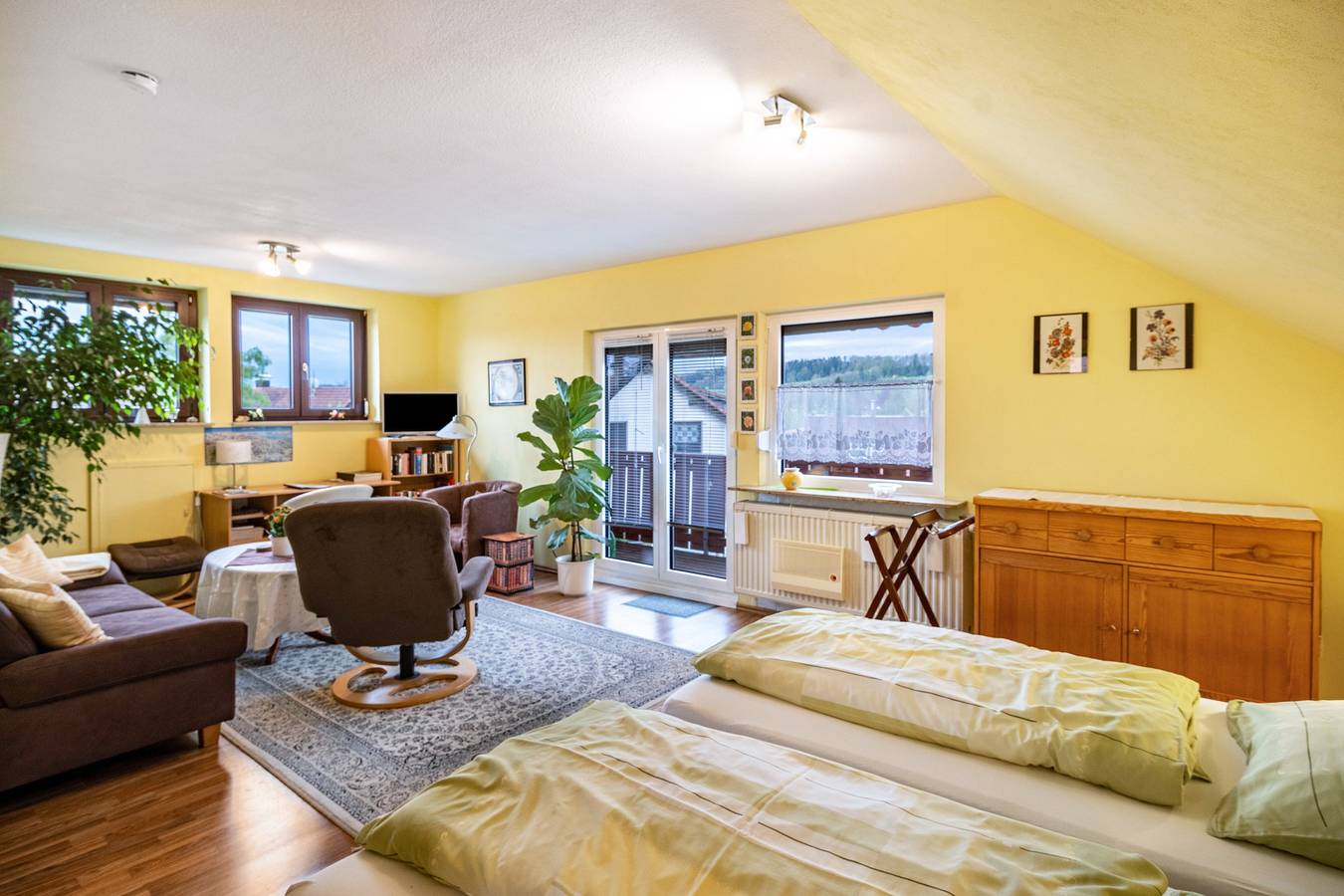Ganze Wohnung, Ferienwohnung 'Ottow' mit Balkon und Wi-Fi in Wilhelmsdorf, Region Bodensee-Oberschwaben