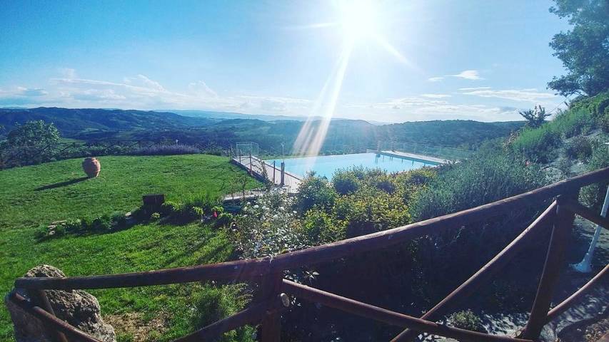 Location de vacances pour 2 personnes, avec piscine ainsi que vue et jardin à Gualdo Cattaneo - 2