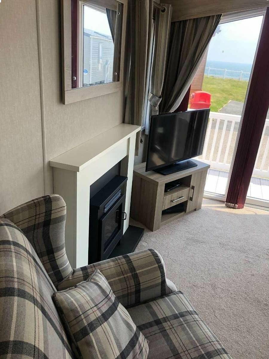 Hopton Holiday Village - Seaview Caravan in Hopton-on-Sea, Great Yarmouth