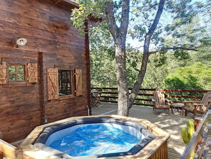 Chalet pour 2 personnes, avec jacuzzi et jardin