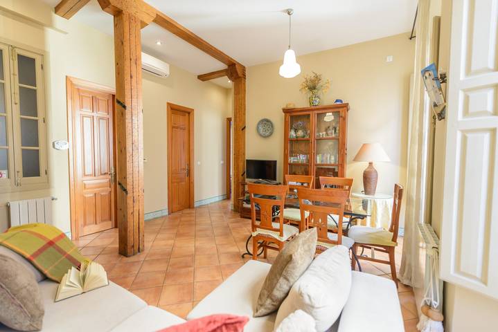 Entire apartment, Holiday Apartment "Picasso Flat" in Málaga City with Balcony, Wi-Fi & A/C in Málaga Central District, Malaga