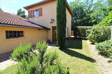 Gîte pour 4 personnes, avec terrasse et jardin à Décines-Charpieu