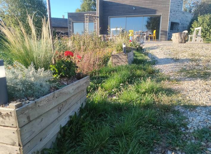 Gîte pour 13 personnes, avec jardin ainsi que jacuzzi et terrasse en Haute-Loire - 4