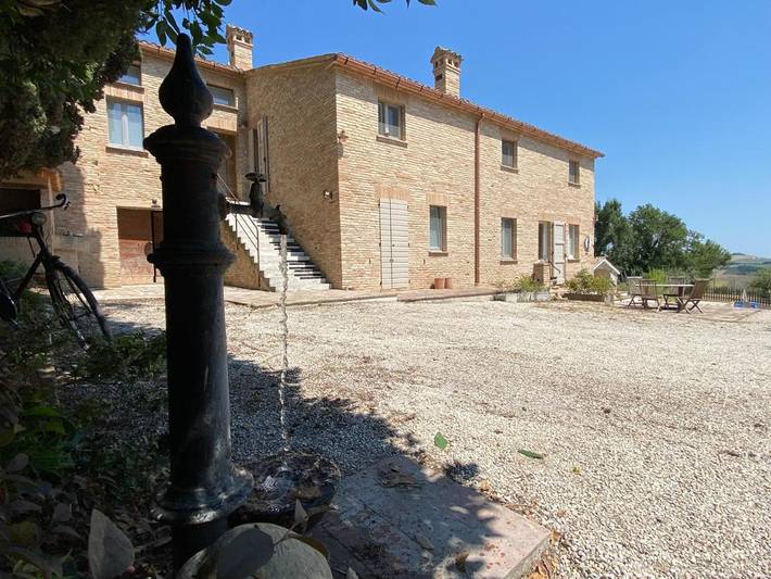 Location de vacances pour 4 personnes, avec vue ainsi que jardin et piscine, adapté aux familles à Cingoli - 3