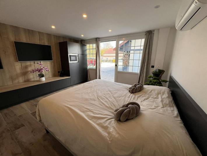 Chambre d’hôte pour 8 personnes, avec Terrasse et Jacuzzi ainsi que Jardin et Piscine dans l' Aisne - 2