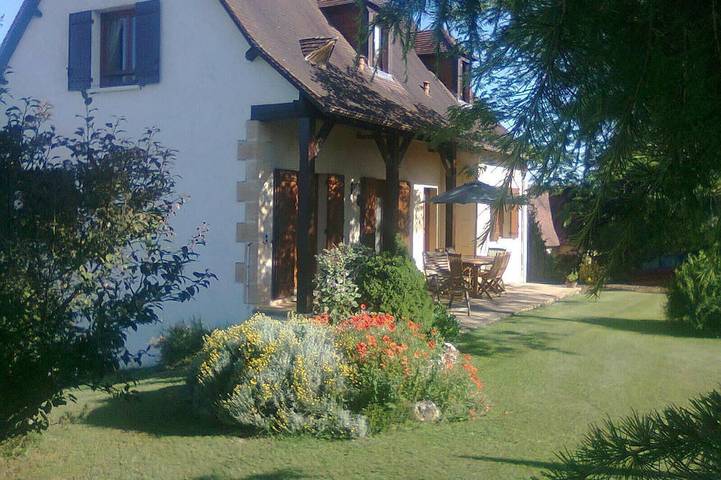 Appartement de vacances pour 4 personnes, avec piscine ainsi que terrasse et jardin