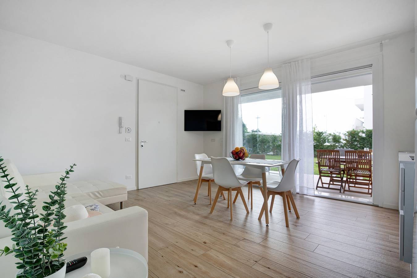 Ganze Wohnung, Ferienwohnung 'Deluxe 5' mit Gemeinschaftsgarten, Wlan und Klimaanlage in Lido di Jesolo, Jesolo