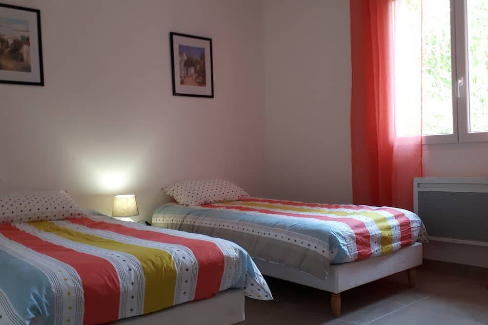 Gîte 6 pers, spacieux dans un environnement calme et verdoyant. in Montluel, Ain