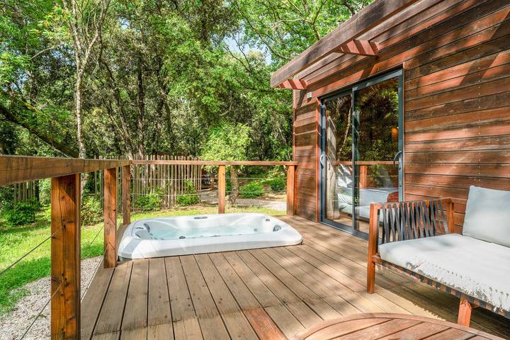 Vacation Home “Lodge Exotique 4 - Mas De Rey” with Private Terrace, Wi-Fi & Air Conditioning in Arpaillargues-et-Aureillac, Nimes region