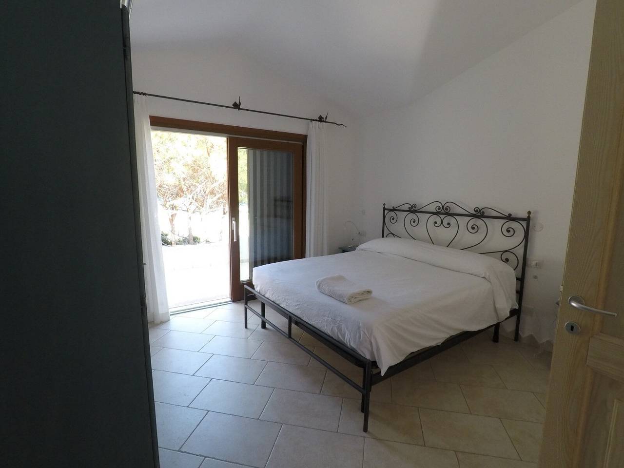 Appartement entier, Appartement « La Corte Degli Ulivi B » avec vue mer, Wi-Fi et climatisation in Spiaggia Sa Mattanosa (Orosei), Orosei