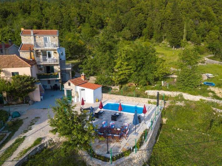 Ferienhaus für 10 Personen, mit Garten und Balkon sowie Pool in Tucepi
