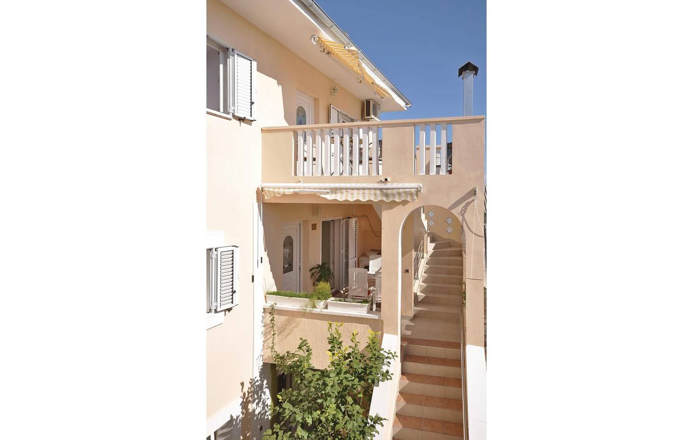 Ganze Ferienwohnung, Gemütliche 1-Zimmer-Wohnung mit Terrasse – 600 m vom Strand entfernt in Novigradsko More, Zadar