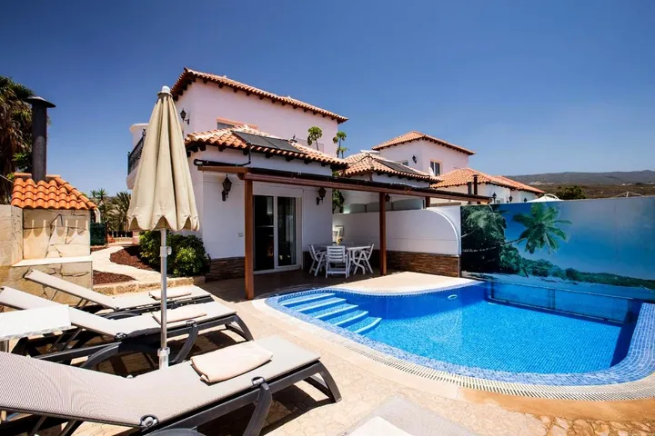Holiday home for 4 people, with pool and garden as well as hot tub - 1