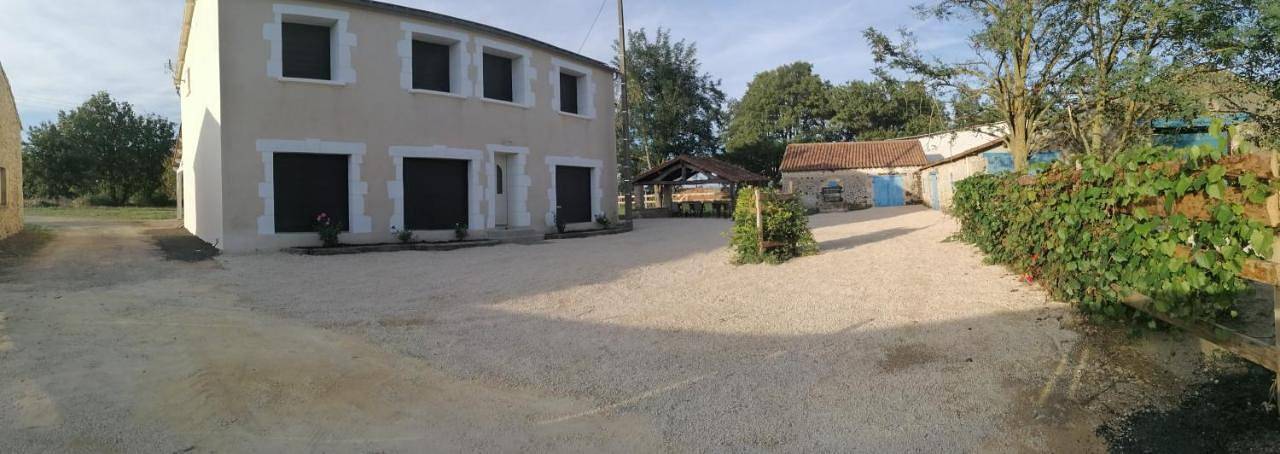 Location de vacances pour 19 personnes, avec jardin et vue à Chalandray