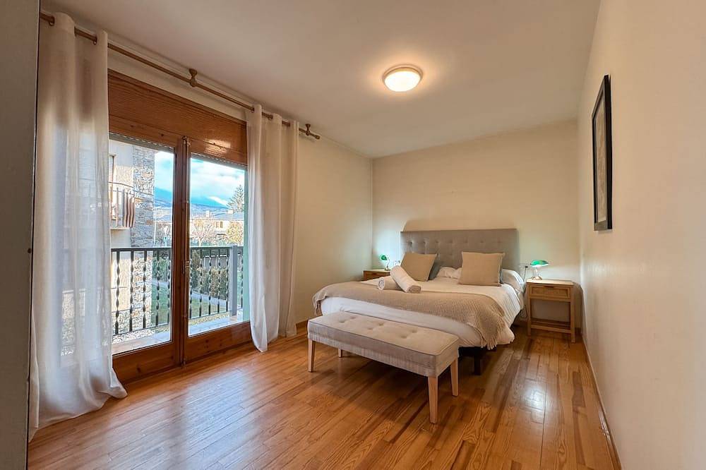 Entire apartment, Puigcerdà Cal Batllia 1 in Puigcerdà, Catalan Pyrenees