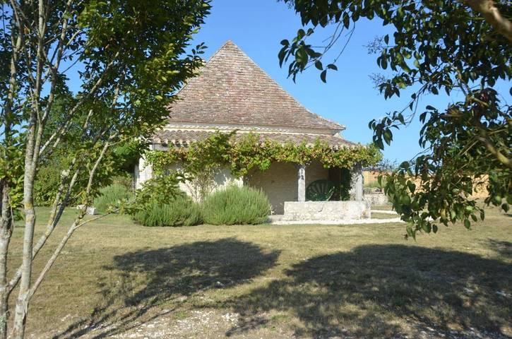Location de vacances pour 10 personnes, avec terrasse et jardin ainsi que vue et piscine à Montaut (Dordogne) - 2