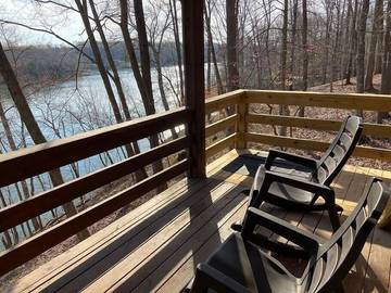 Log Cabin for 4 People in Union Hall, Smith Mountain Lake, Photo 1