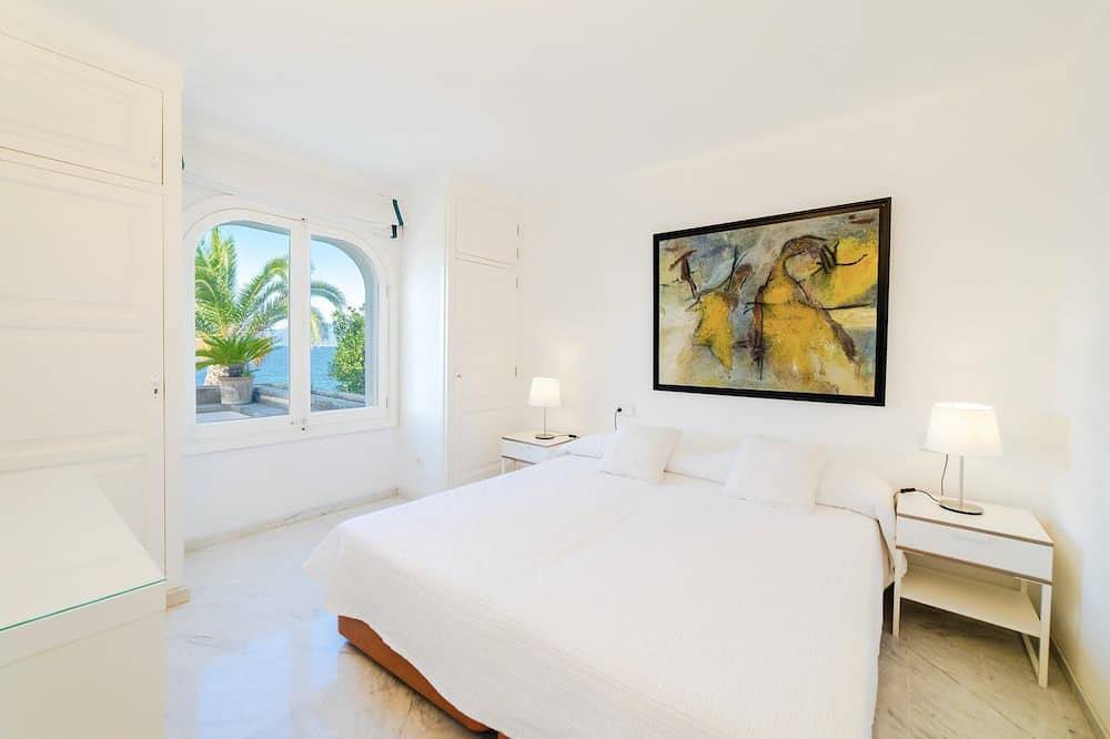 Can Ramis -  Seafront house with panoramic views. in Bonaire, Alcúdia