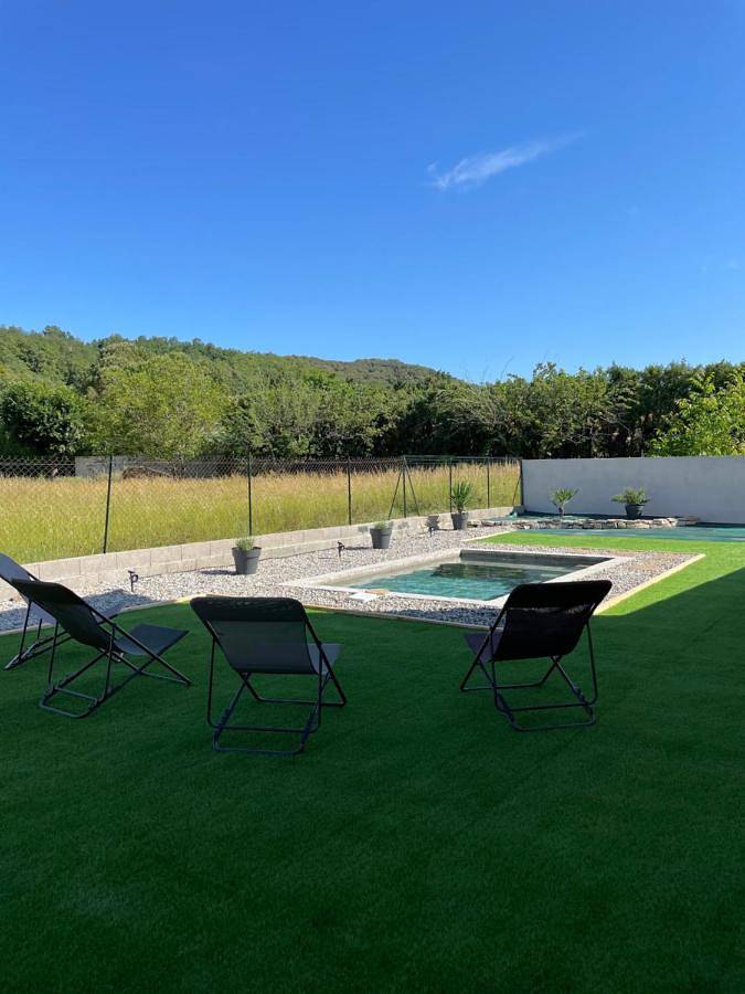 Location de vacances pour 2 personnes, avec piscine et jardin à Charmes-sur-Rhône - 3