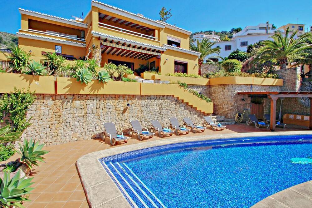 El Portet - beachfront holiday home with private pool in Moraira in Cala El Portet, Teulada (Spain)