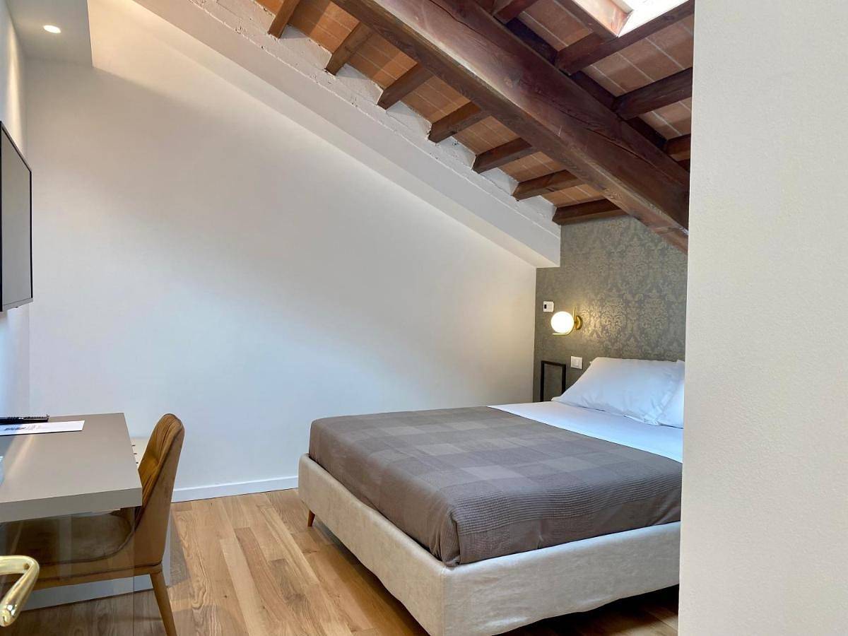 Residenza d'epoca dei Fondachi in Sarzana, Parco Naturale Regionale di Montemarcello-Magra-Vara