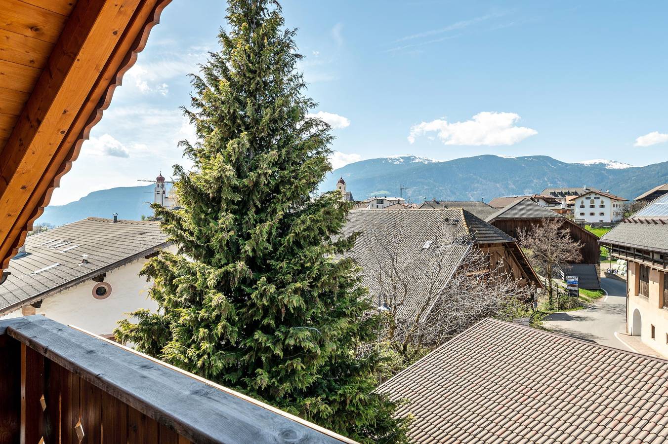 Ganze Wohnung, Ferienwohnung 'Haus Alpenblick Apt Edelweiß' mit Bergblick, Gemeinschaftsgarten und Wlan in Lajen, Dolomiti Superski