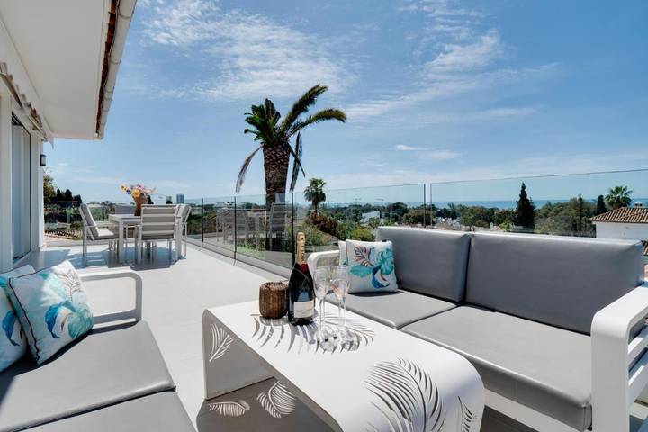 Chalet para 8 personas, con vistas además de piscina y jardín en Elviria
