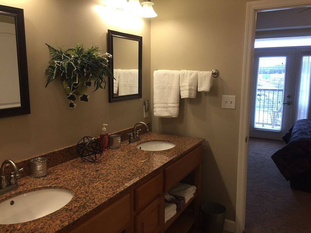 Ganze Wohnung, Luxuriöse Wohnung, am Fluss mit Blick auf die Berge in Sevierville, Sevier County