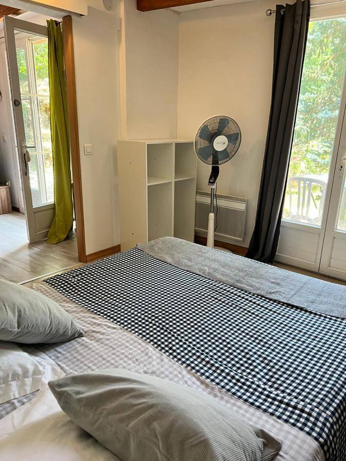 Maison de campagne pour 2 personnes, avec piscine et vue ainsi que jardin et terrasse, animaux acceptés à Mimet - 3