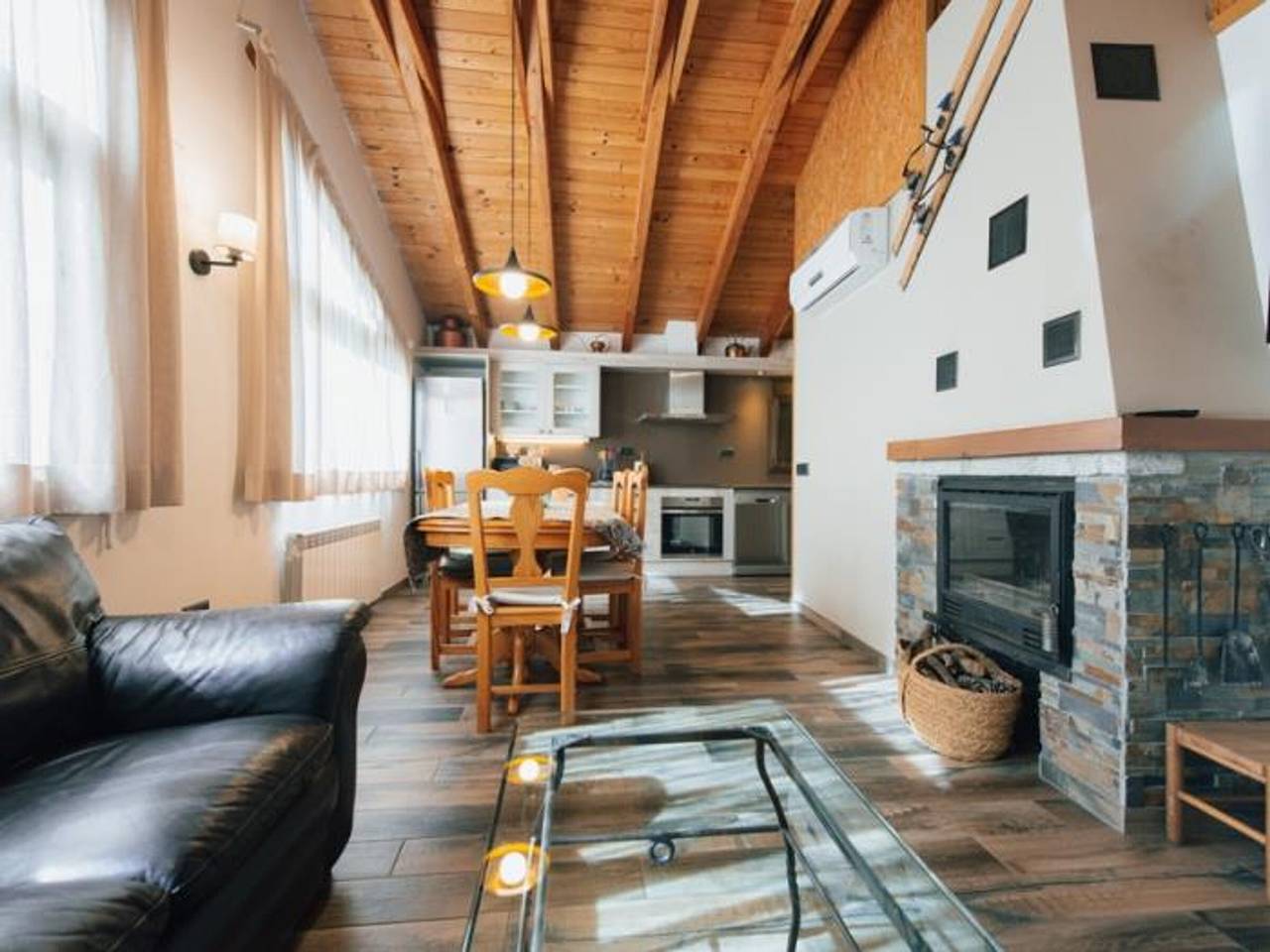 Entire apartment, Luxury 3-bedroom apartment in Montardit de Baix in Soriguera, Catalan Pyrenees