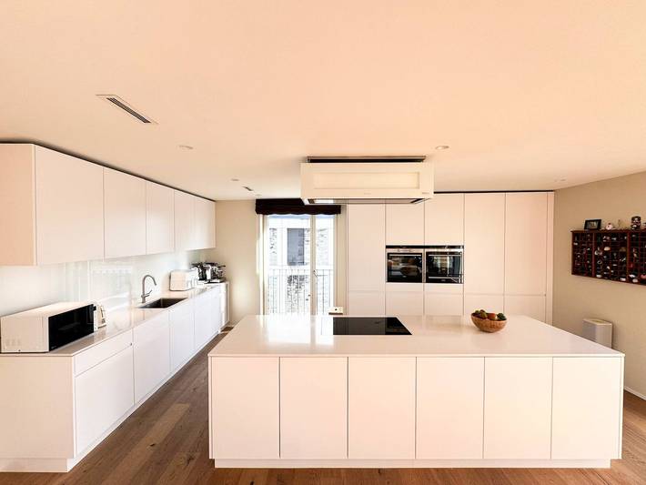 Ganze Wohnung, Wunderbare Dachgeschoss-Maisonette in Meilen mit herrlichem Seeblick in Meilen, Kanton Zürich