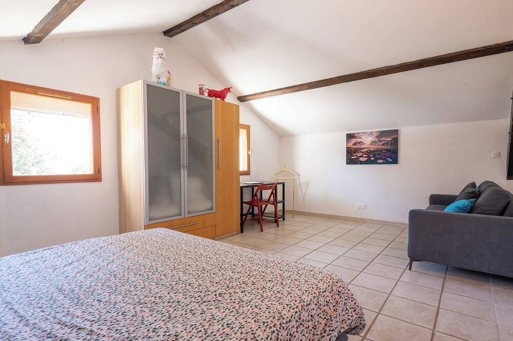 Maison avec piscine et belle vue in Lédenon, Région de Nîmes