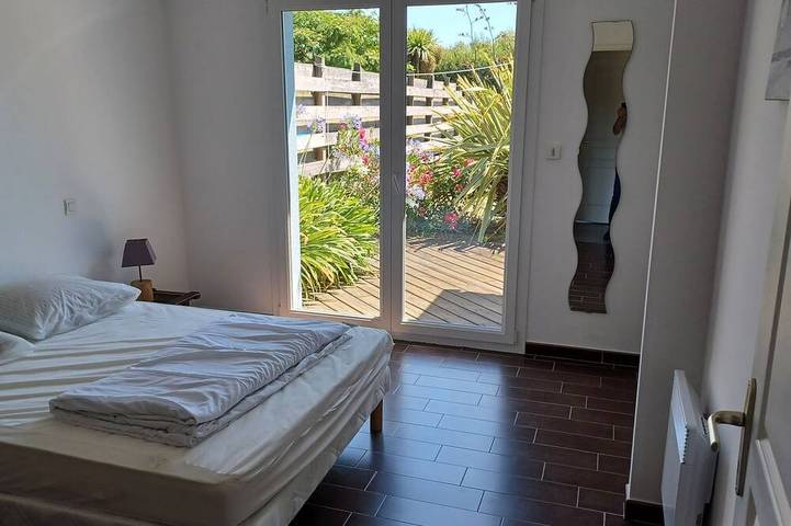 Location de vacances pour 6 personnes, avec Jacuzzi ainsi que Terrasse et Jardin à Lingreville - 4