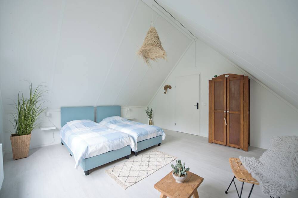Villa Wellness Retreat 2: Schönes Haus mit Sauna und Whirlpool, Nähe des Waldes! in Hoeven, Halderberge