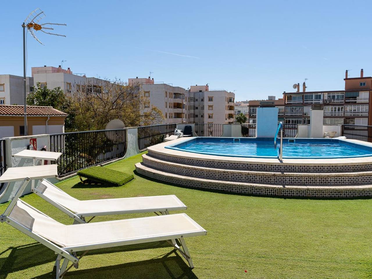 Appartement de vacances entier, 1BR confortable avec piscine, parking et terrasse près de Torremolinos in Torremolinos Centre, Torremolinos