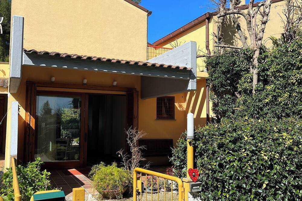La Buganvilla: a cozy cottage with garden near the center of Sirolo in Sirolo, Riviera del Conero