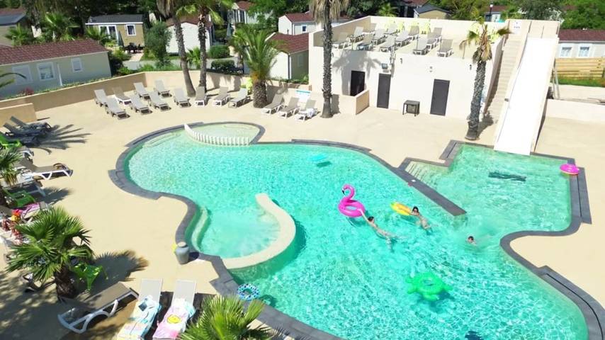 Camping pour 4 personnes, avec Bassin pour enfant à Grimaud