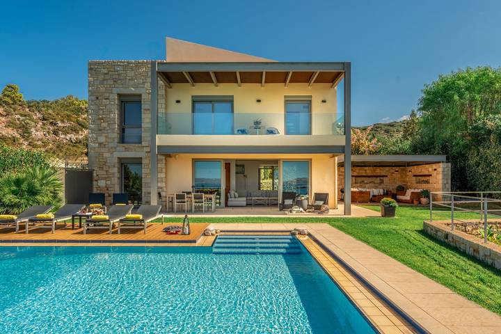 Ferienhaus für 6 Personen, mit Terrasse und Pool sowie Sauna in Almirida