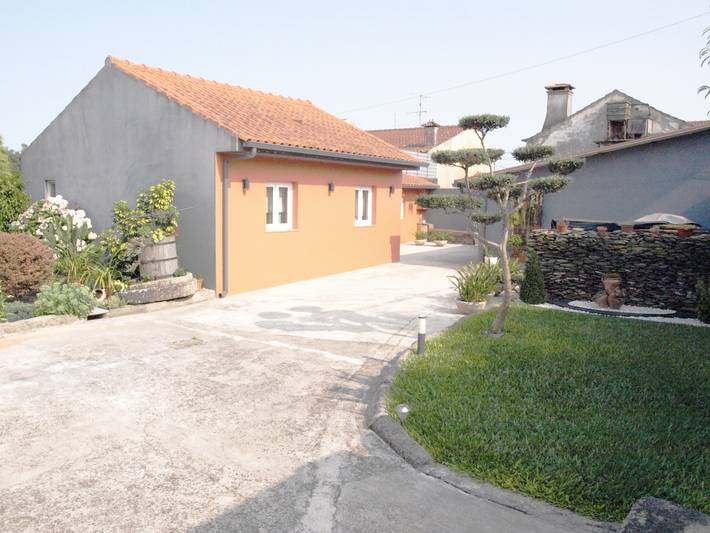 Casas e apartamentos de temporada para 4 pessoas, com jardim no Parque Natural do Litoral Norte