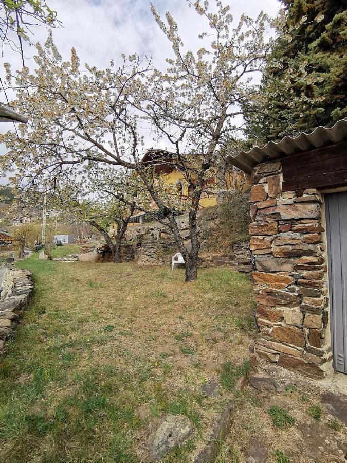 Location de vacances pour 9 personnes, avec vue ainsi que terrasse et jardin, animaux acceptés à Dorres - 3