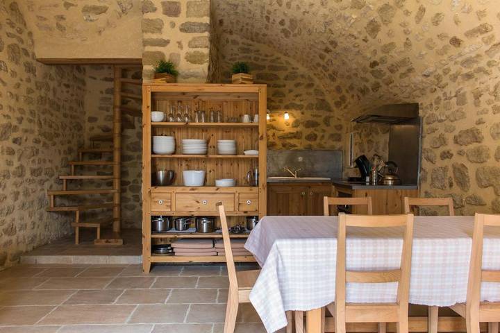 Maison d’hôte pour 5 personnes, avec piscine ainsi que vue et jardin, adapté aux familles à Colonzelle - 2